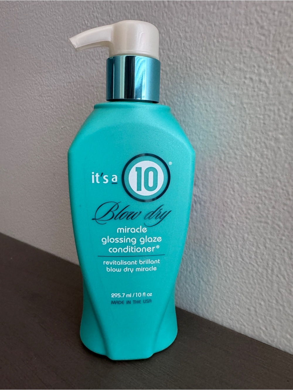 It’s a 10 Blow Dry Miracle Glossing Glaze Conditioner 10 oz